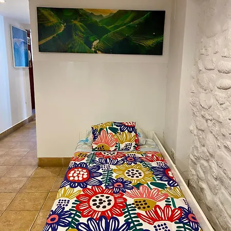 Apartamntos Urdaibai 3 * بيرميو
